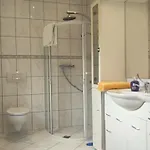 In شقة *